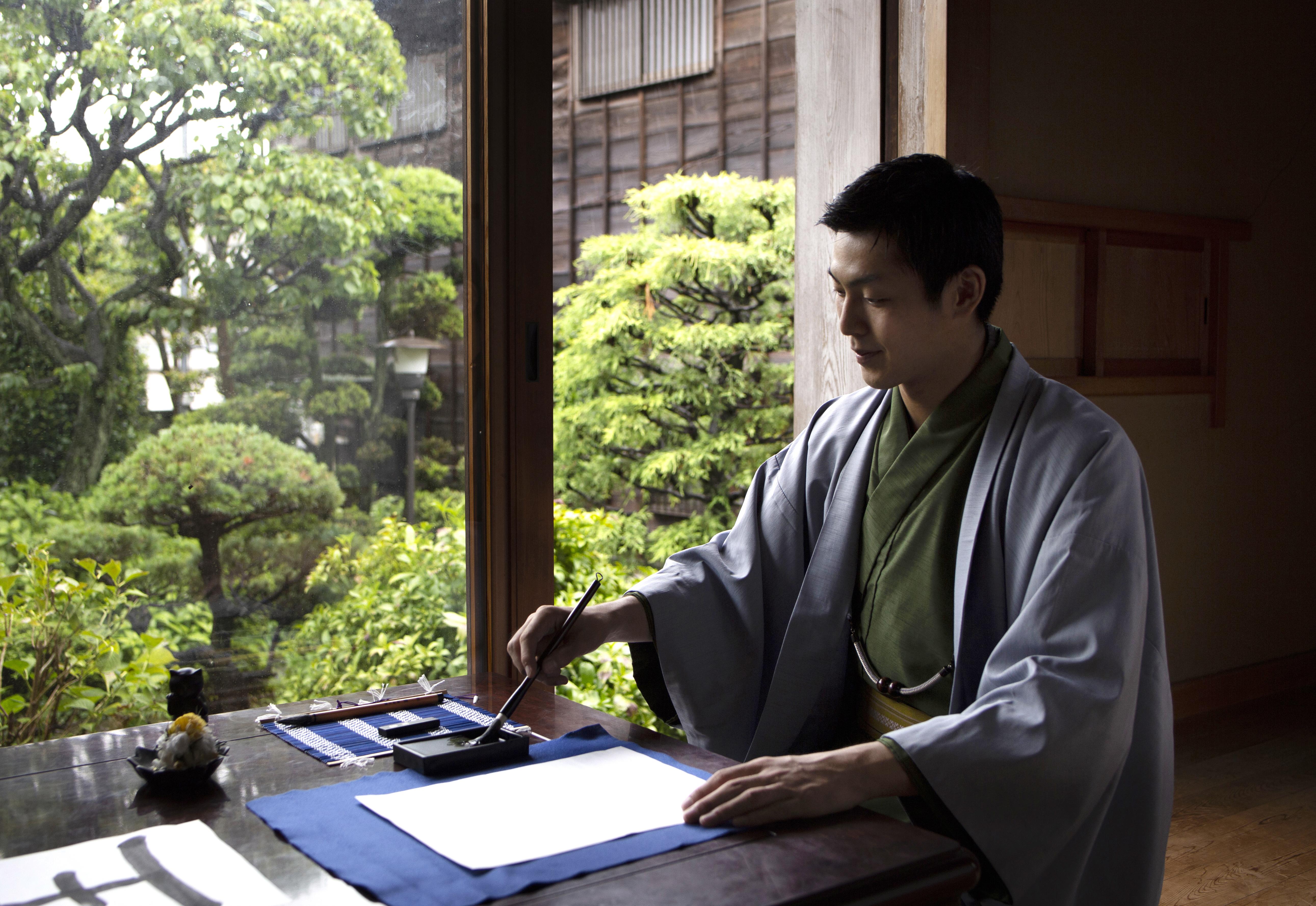 man-practicing-japanese